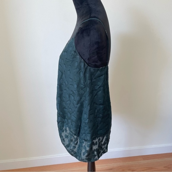 10 Crosby Derek Lam Forest Green Abstract Print Stretch Silk Spaghetti Stap Top - Picture 2 of 10